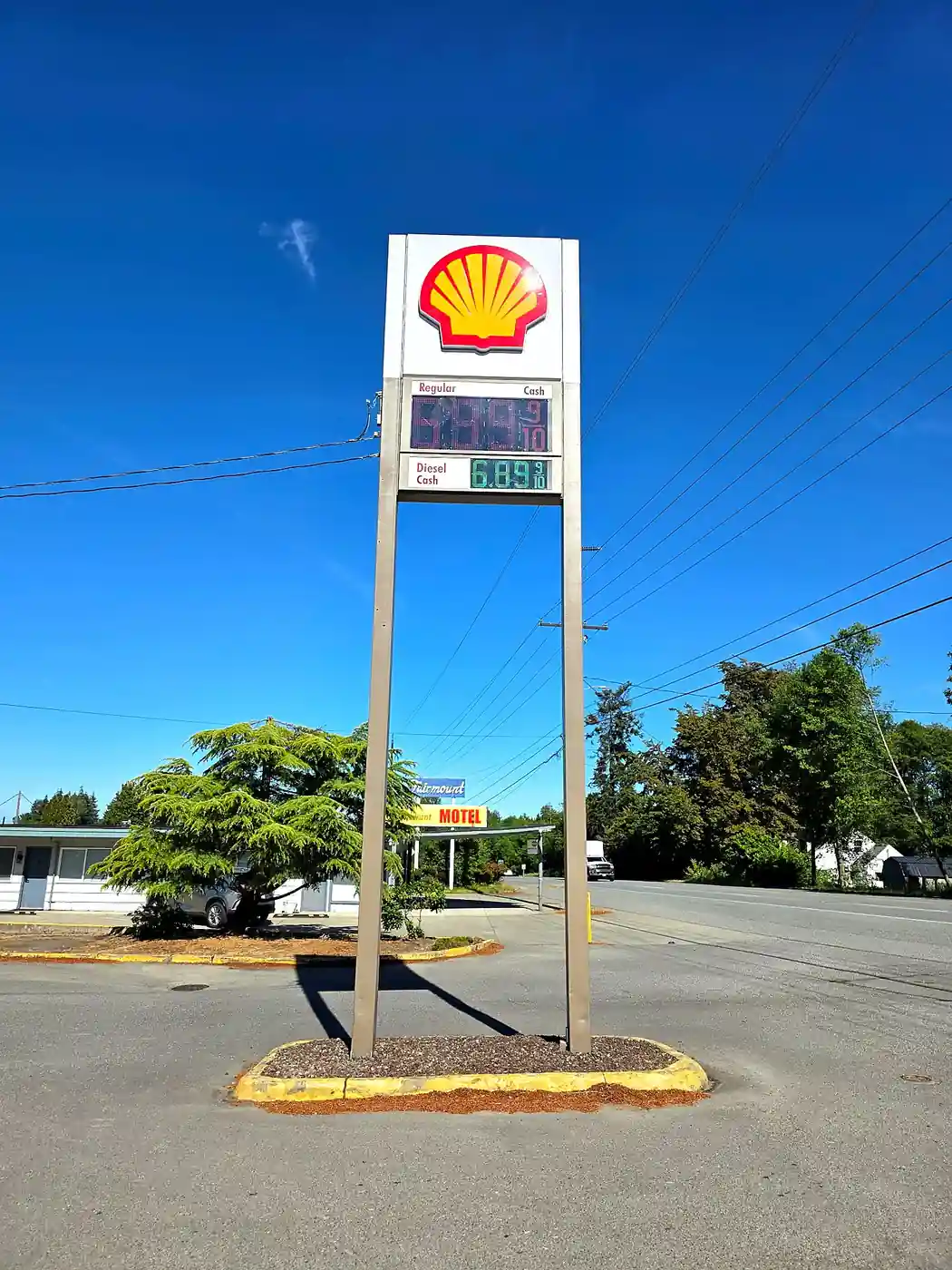 Fairmount illuminated pylon sign fabricated and installed by ESCO Pacific